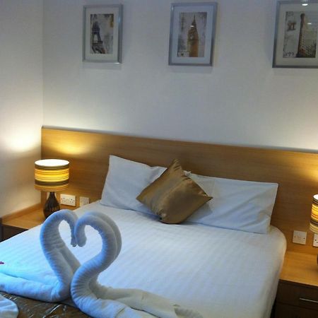 The Kensington Studios London Room photo